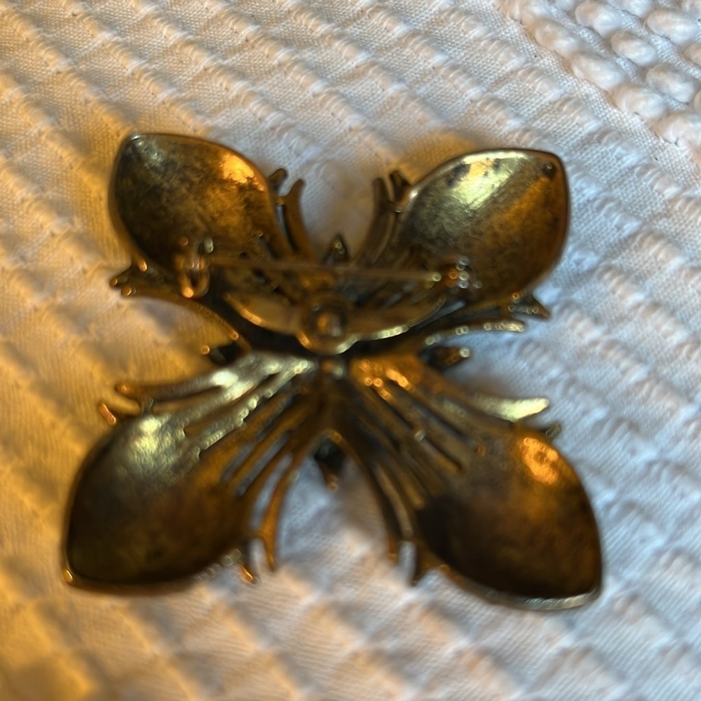 Vintage Trifari Maltese cross brooch pin. Brushed gold. Unsigned - Picture 2 of 4
